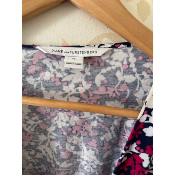 Diane Von Furstenberg Silk Blend Wrap Dress Ladies Size 10 - Picture 2 of 3